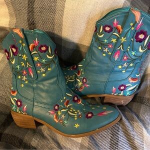 Turquoise Floral Embroidered Women's Western Boots
